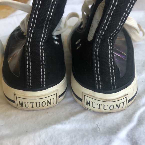 Converse-style shoes with Manga characters - Picture 3 of 5